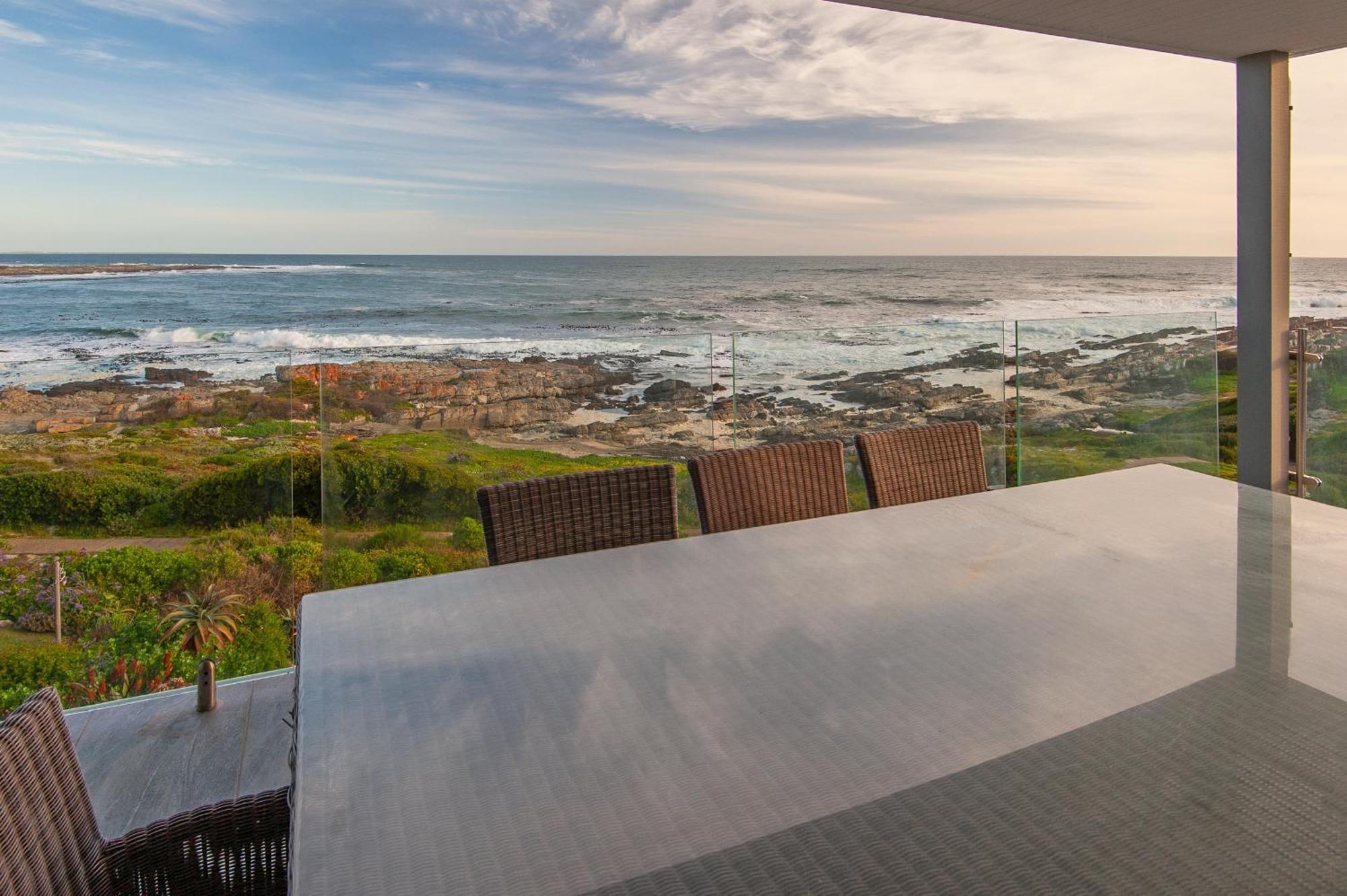 Absolute Ocean Boutique Guesthouse Hermanus Bagian luar foto