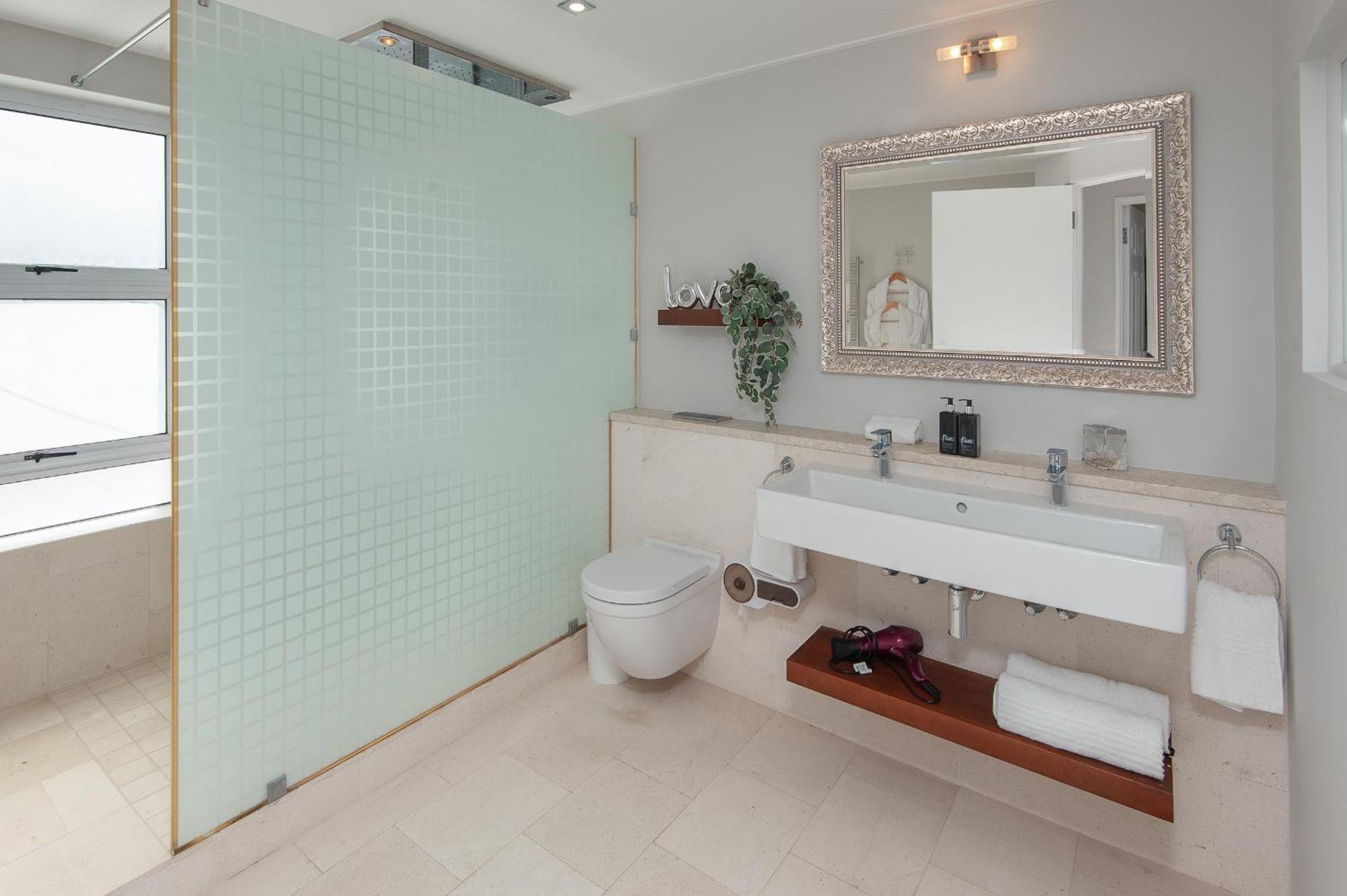 Absolute Ocean Boutique Guesthouse Hermanus Bagian luar foto