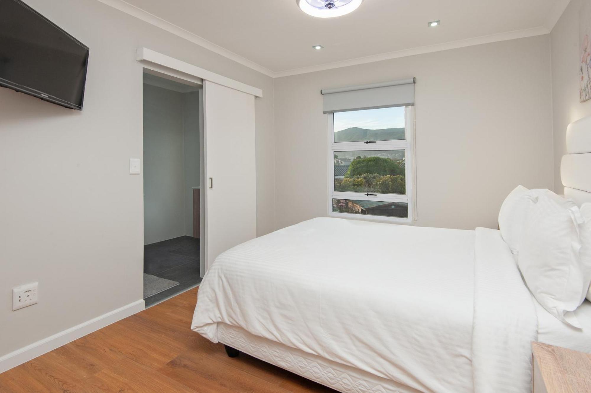 Absolute Ocean Boutique Guesthouse Hermanus Bagian luar foto