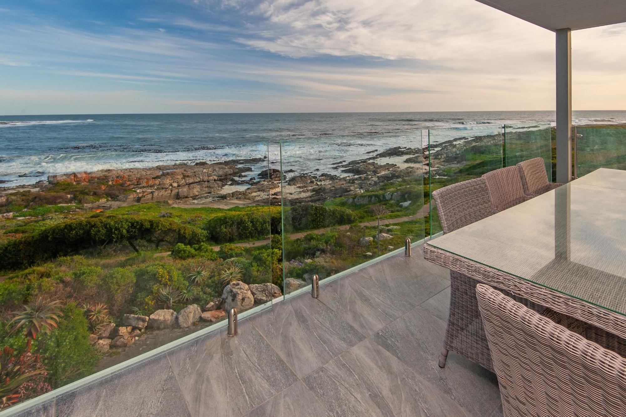 Absolute Ocean Boutique Guesthouse Hermanus Bagian luar foto