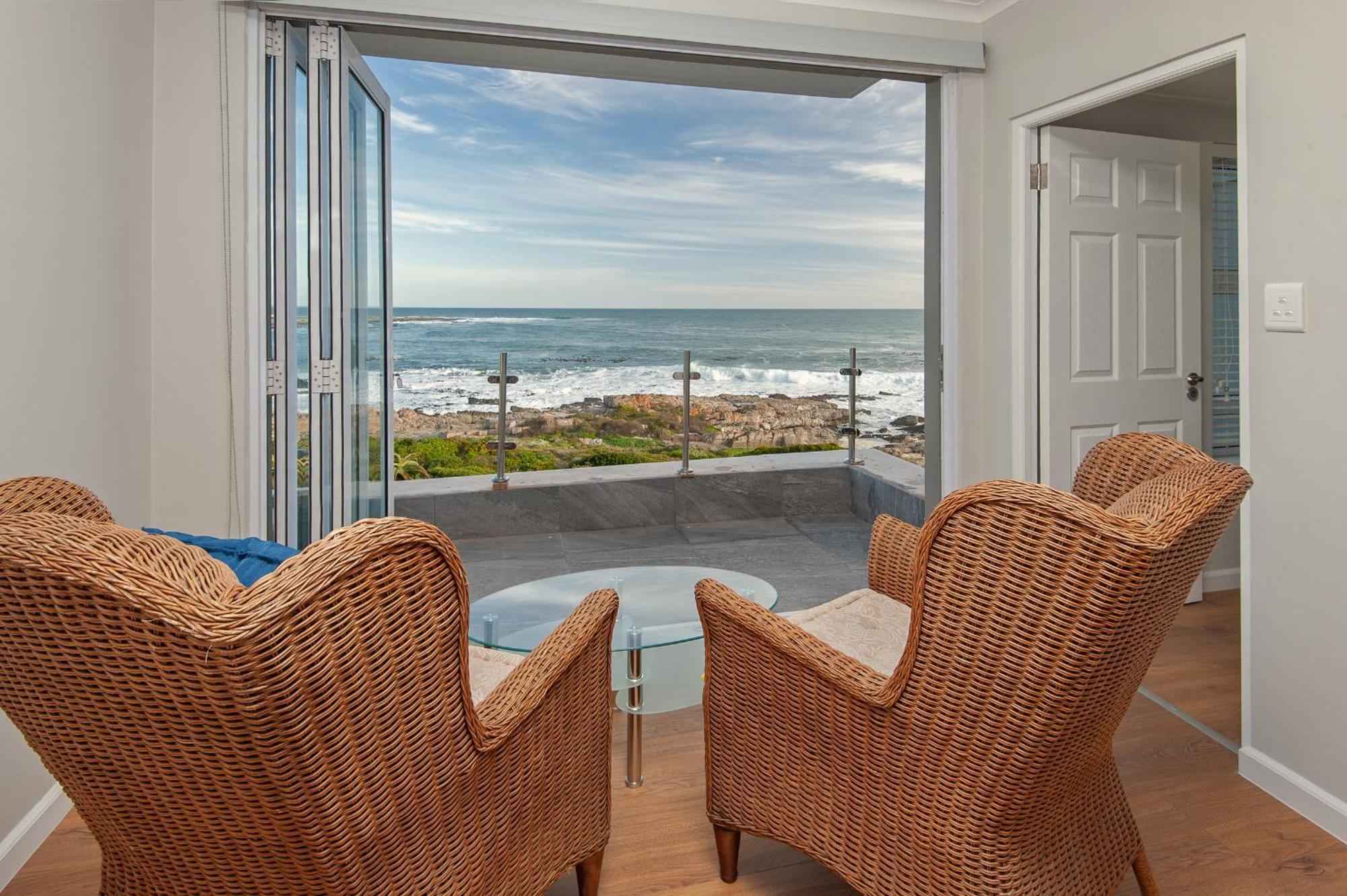 Absolute Ocean Boutique Guesthouse Hermanus Bagian luar foto