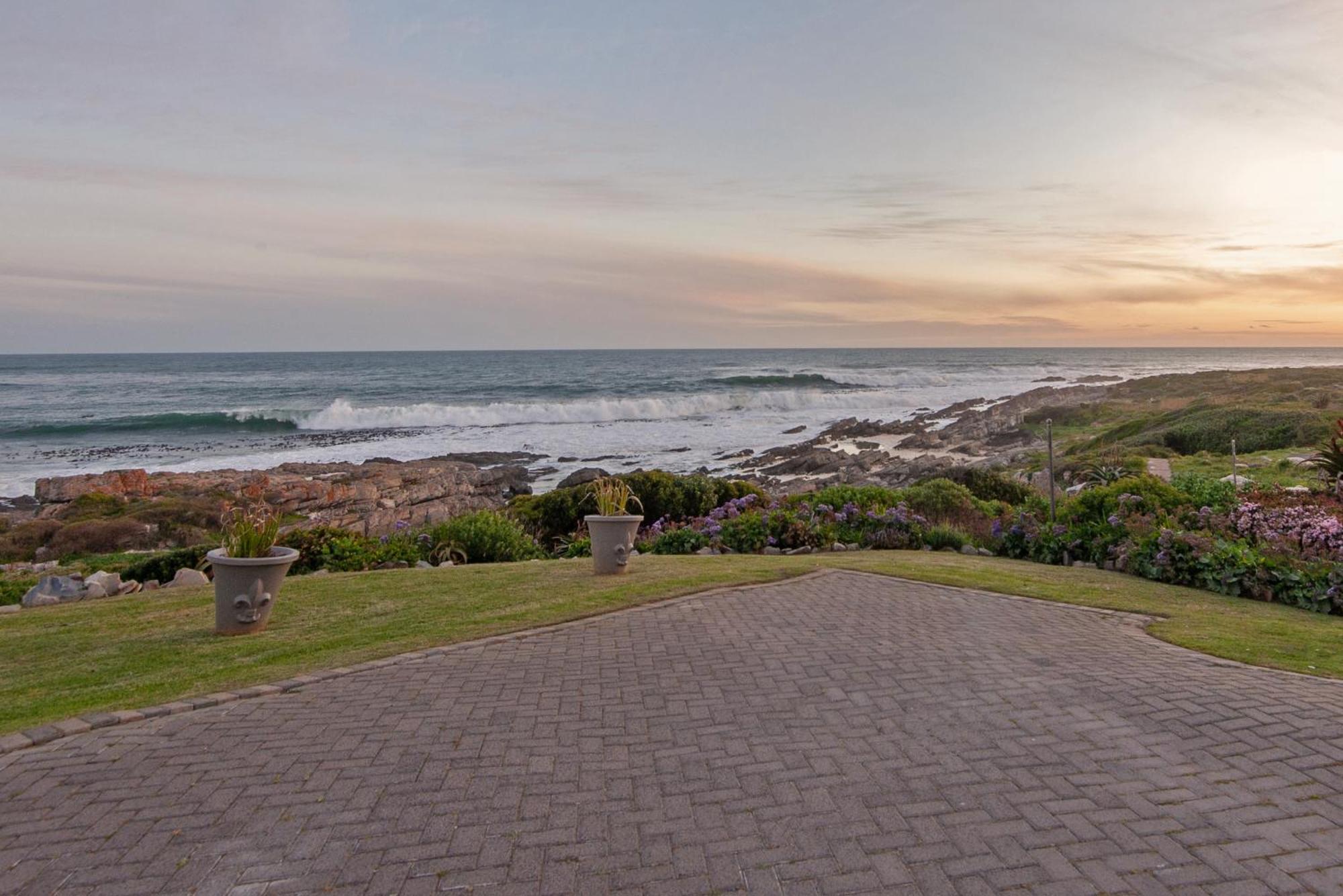 Absolute Ocean Boutique Guesthouse Hermanus Bagian luar foto